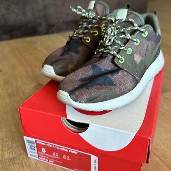 Nike rosherun in camo print - Picture 2 of 5